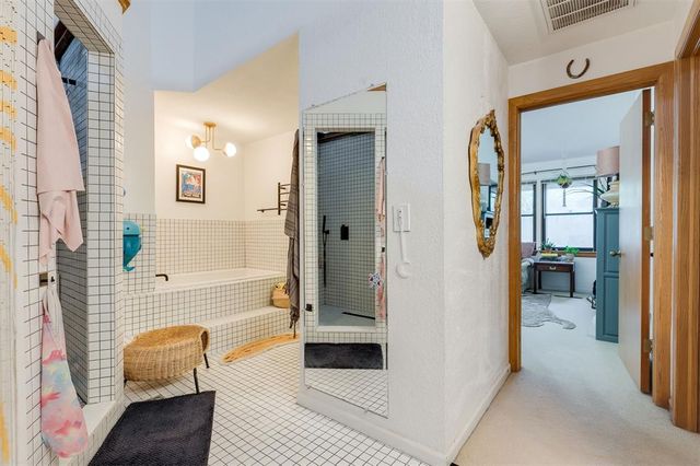 7000 Lakepointe Drive, Oklahoma City, OK 73116