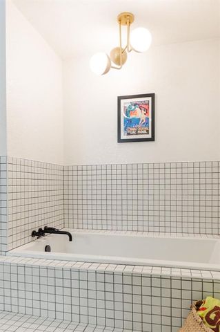 7000 Lakepointe Drive, Oklahoma City, OK 73116