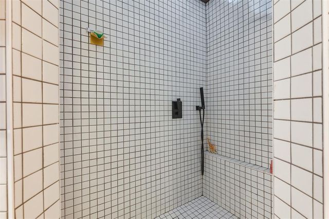 7000 Lakepointe Drive, Oklahoma City, OK 73116