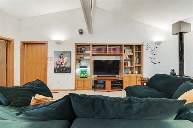 7000 Lakepointe Drive, Oklahoma City, OK 73116