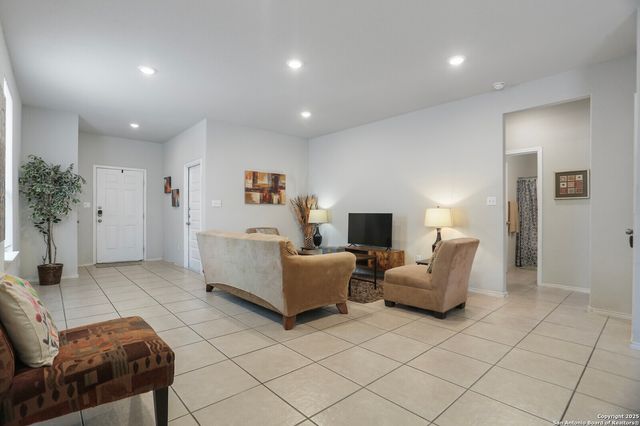 7883 Abbey, San Antonio, TX 78218