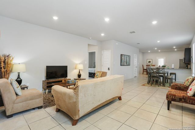 7883 Abbey, San Antonio, TX 78218