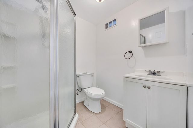 43 W Neptune Avenue, Lindenhurst, NY 11757
