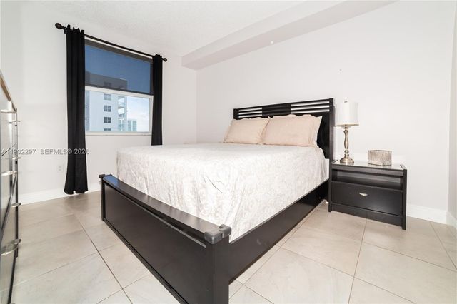 17100 N Bay Rd 1802, Sunny Isles Beach, FL 33160