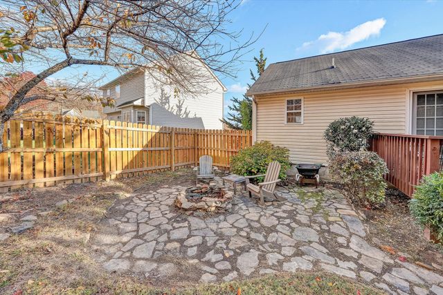 1944 Connors CT, Salem, VA 24153