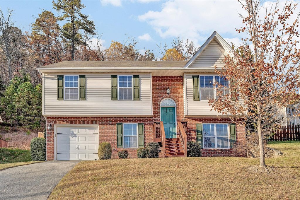 1944 Connors CT, Salem, VA 24153