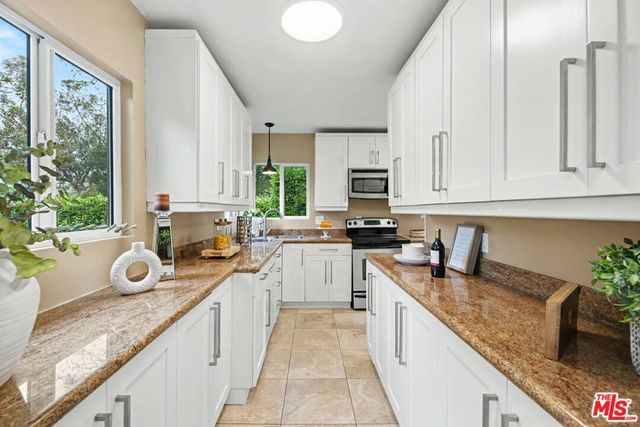 2600 Kelton Avenue, Los Angeles, CA 90064