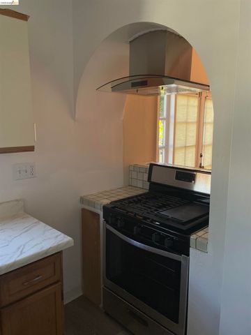 1239 Berkeley Way, Berkeley, CA 94702