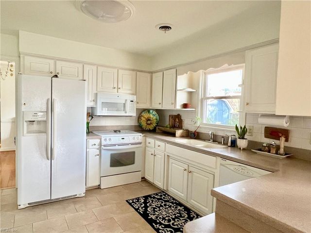 4652 Paul Revere RD, Virginia Beach, VA 23455
