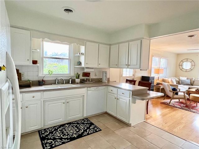 4652 Paul Revere RD, Virginia Beach, VA 23455