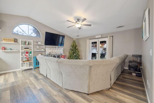 3623 E Acequia Court, Visalia, CA 93292