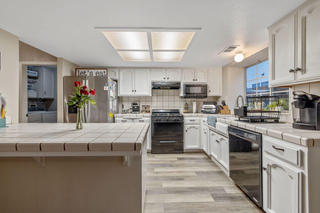 3623 E Acequia Court, Visalia, CA 93292