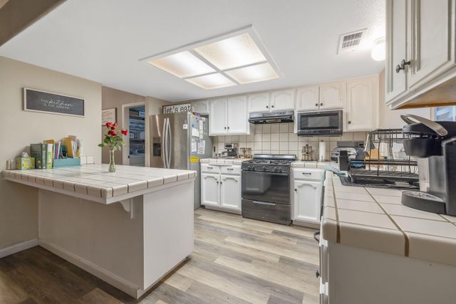 3623 E Acequia Court, Visalia, CA 93292