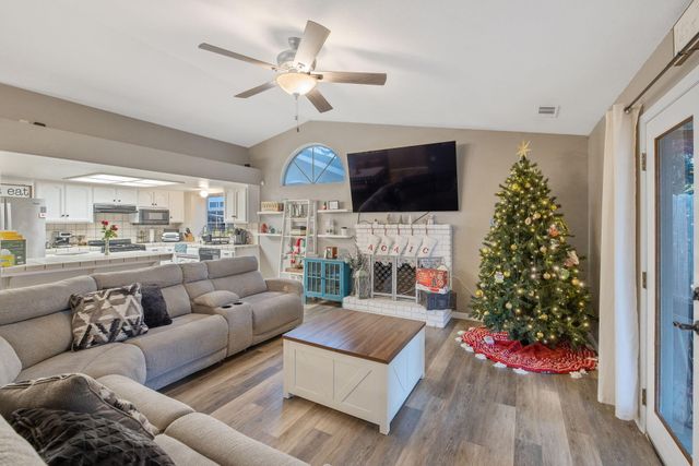 3623 E Acequia Court, Visalia, CA 93292