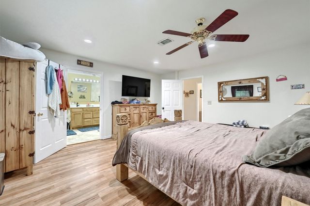 3138 Scarbrough Road, Sadler, TX 76264