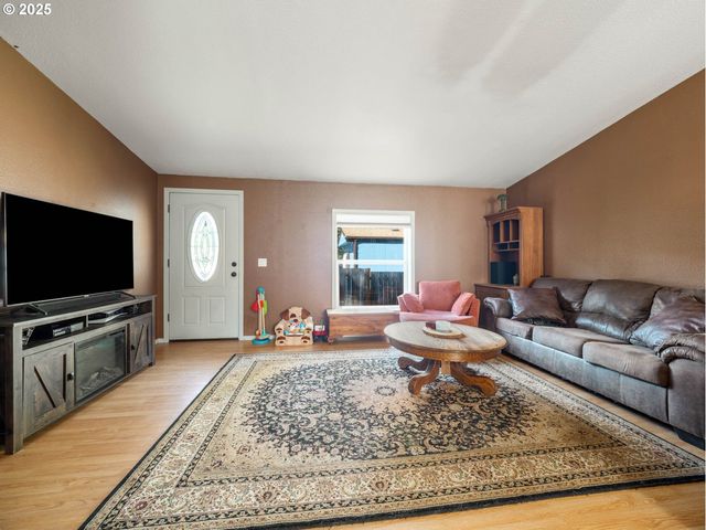 15681 S FAWN VIEW Way, Molalla, OR 97038