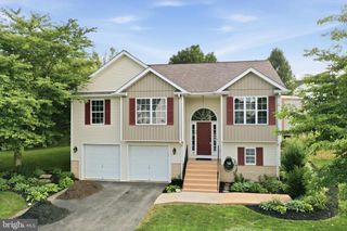 30 MONUMENTAL DR, Charles Town, WV 25414