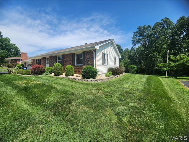 707 Pershing Drive, Warrenton, MO 63383