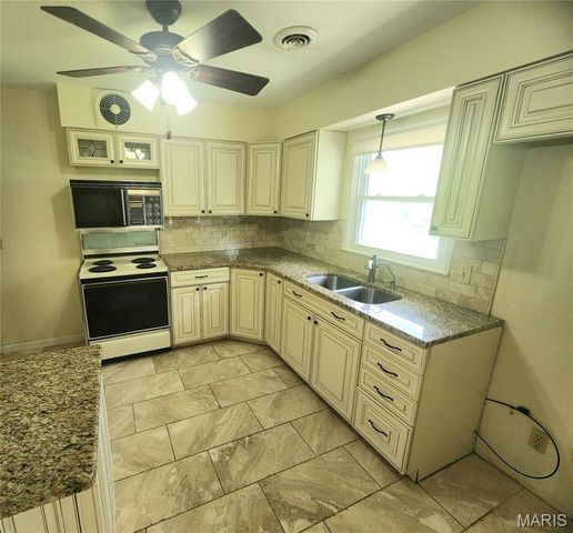 707 Pershing Drive, Warrenton, MO 63383