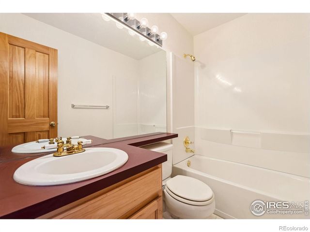 3686 Oakwood Drive, Longmont, CO 80503