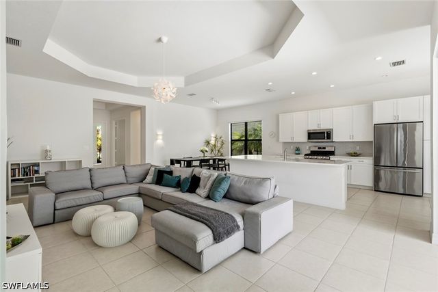 4715 Kensington CIR, Naples, FL 34119