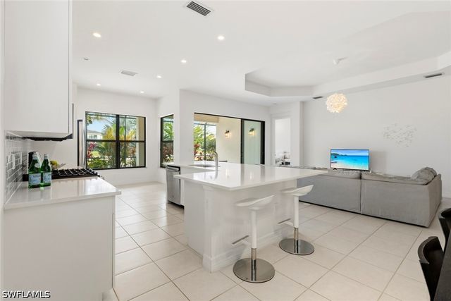 4715 Kensington CIR, Naples, FL 34119