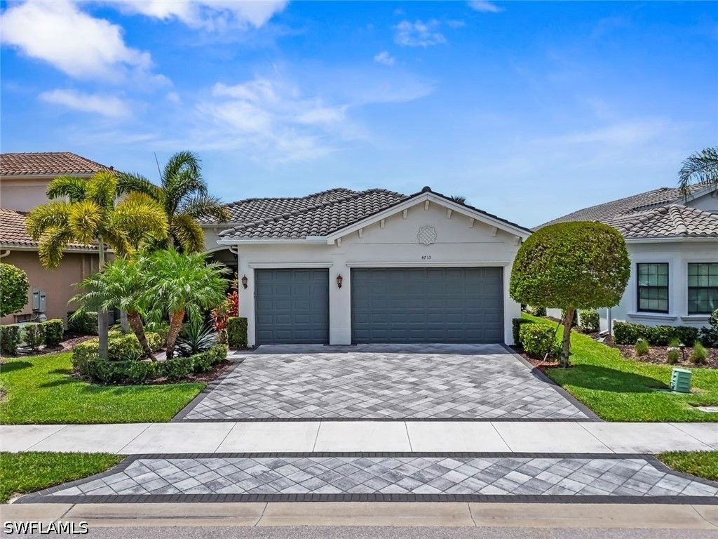 4715 Kensington CIR, Naples, FL 34119