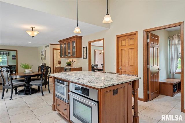 4 Red Bud Run, Sherman, IL 62684