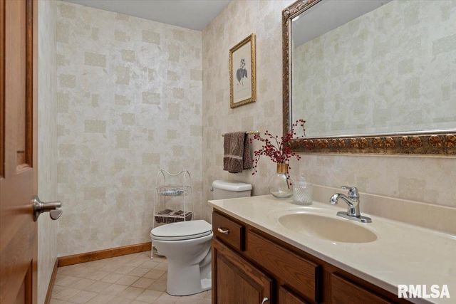 4 Red Bud Run, Sherman, IL 62684