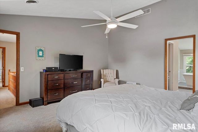 4 Red Bud Run, Sherman, IL 62684