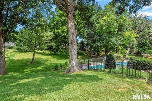 4 Red Bud Run, Sherman, IL 62684