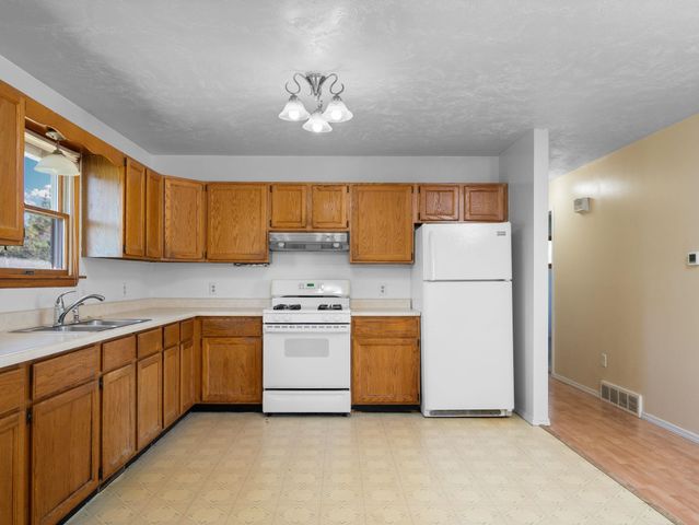 1800 Fairfield Drive, Green Lake Twp, MI 49637