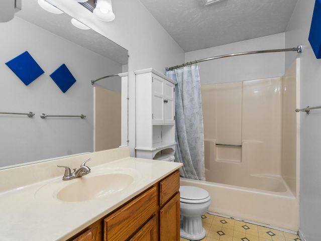 1800 Fairfield Drive, Green Lake Twp, MI 49637