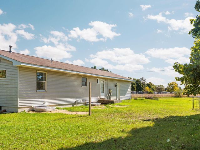 1800 Fairfield Drive, Green Lake Twp, MI 49637