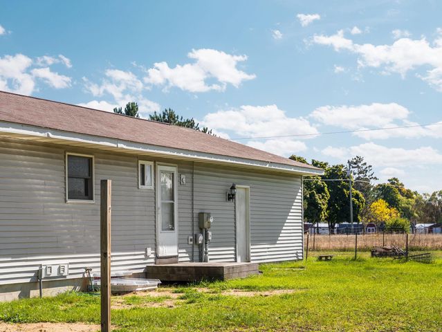 1800 Fairfield Drive, Green Lake Twp, MI 49637