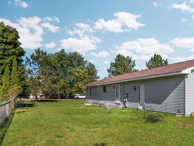 1800 Fairfield Drive, Green Lake Twp, MI 49637