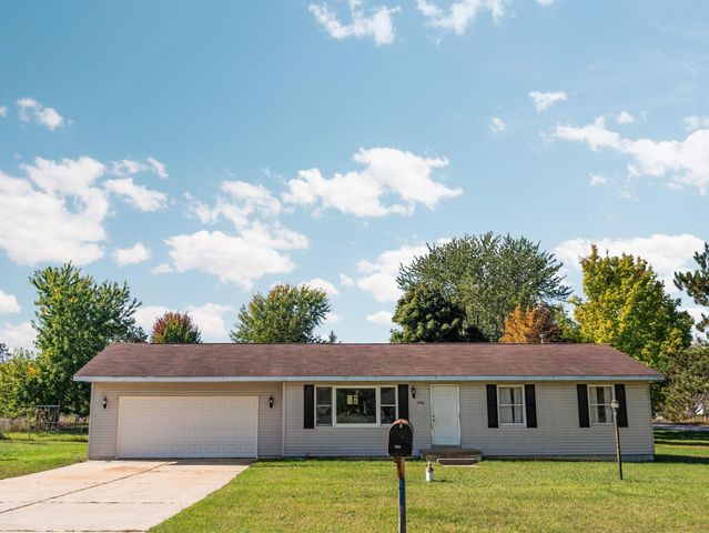 1800 Fairfield Drive, Green Lake Twp, MI 49637
