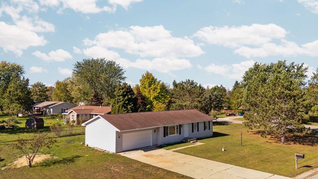 1800 Fairfield Drive, Green Lake Twp, MI 49637