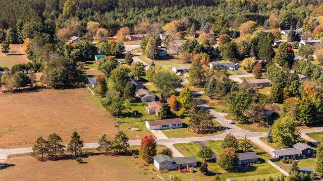 1800 Fairfield Drive, Green Lake Twp, MI 49637