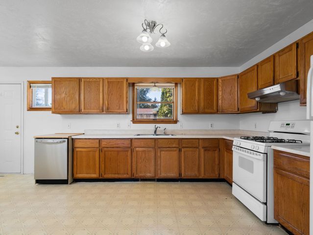 1800 Fairfield Drive, Green Lake Twp, MI 49637