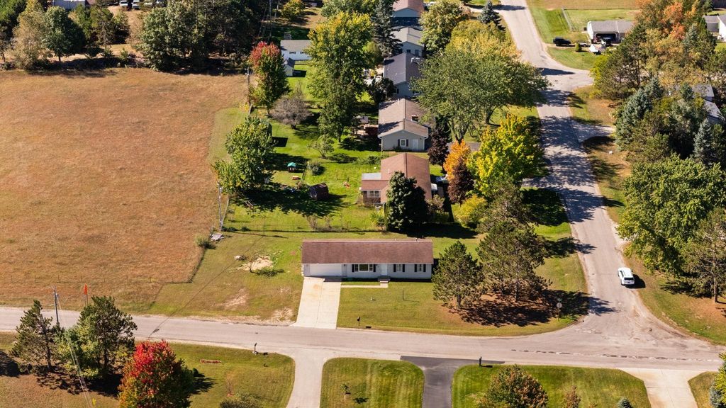 1800 Fairfield Drive, Green Lake Twp, MI 49637