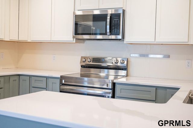 421 Haverford Drive, Lincoln, NE 68510