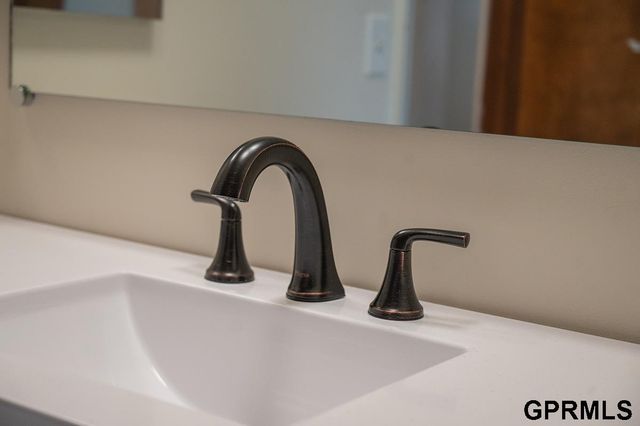 421 Haverford Drive, Lincoln, NE 68510