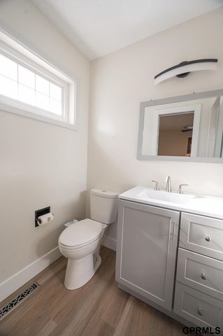 421 Haverford Drive, Lincoln, NE 68510