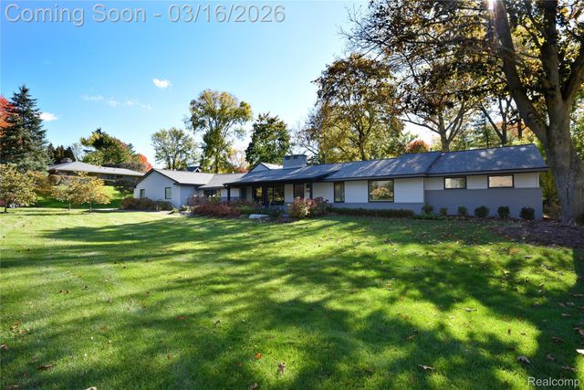 3885 Oakland Drive, Bloomfield Hills, MI 48301