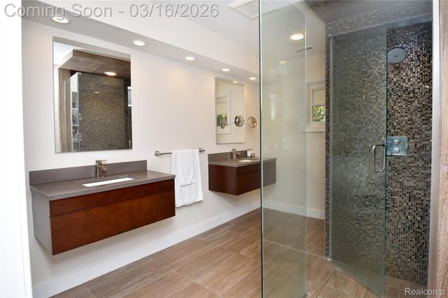 3885 Oakland Drive, Bloomfield Hills, MI 48301