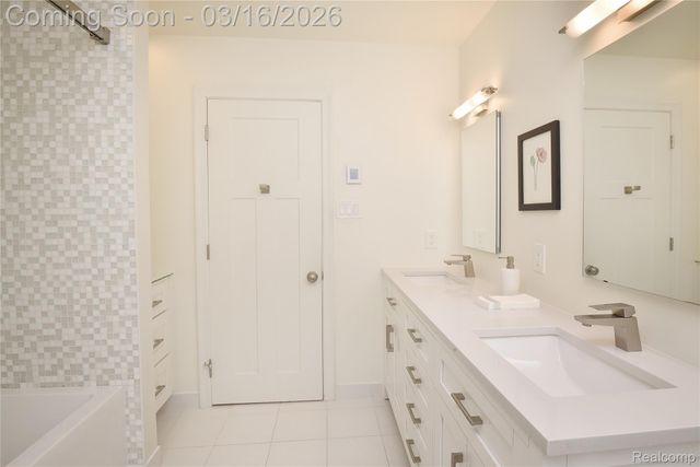 3885 Oakland Drive, Bloomfield Hills, MI 48301