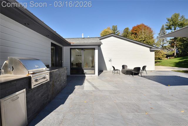 3885 Oakland Drive, Bloomfield Hills, MI 48301