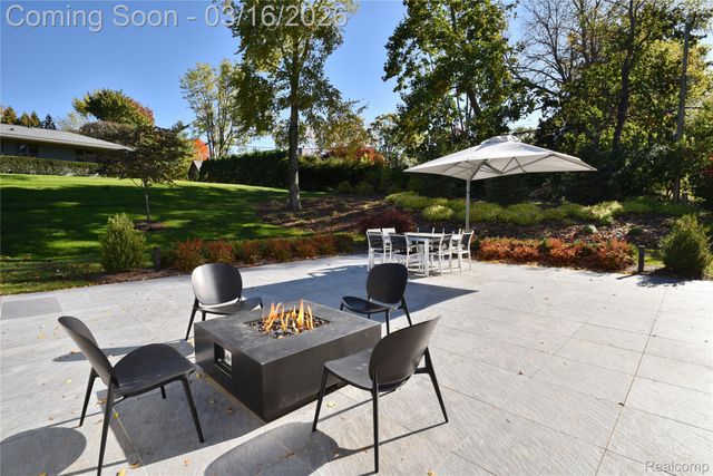 3885 Oakland Drive, Bloomfield Hills, MI 48301