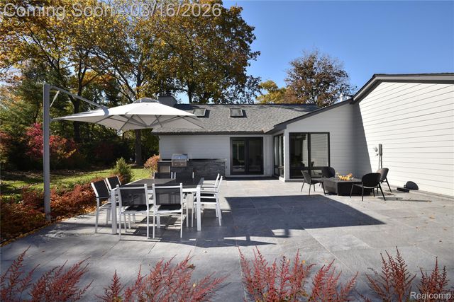 3885 Oakland Drive, Bloomfield Hills, MI 48301